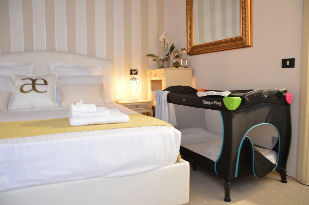 Historic Center - Elegant Apartment With Charming Antiques - Raffaello Inn Rome Exterior photo