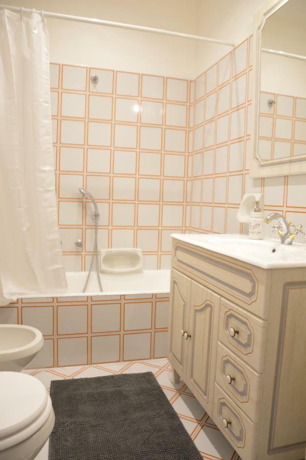 Historic Center - Elegant Apartment With Charming Antiques - Raffaello Inn Rome Exterior photo