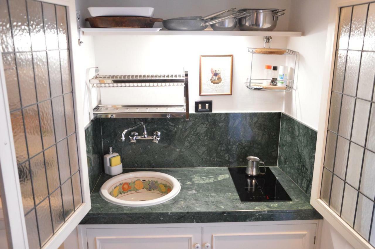 Historic Center - Elegant Apartment With Charming Antiques - Raffaello Inn Rome Exterior photo